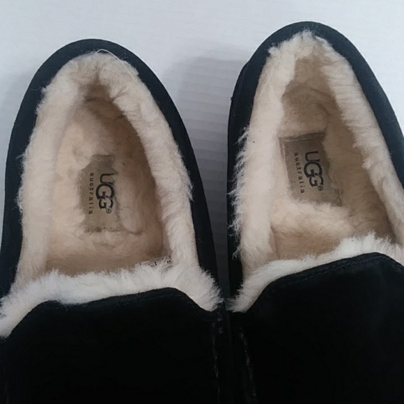 UGG Australia Men\'s Black Slip-On Slippers with Cozy Fleece Lining Size 11 *EUC*